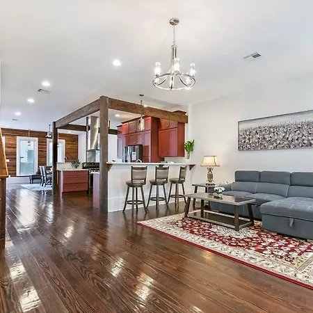 Spacious Loft-Style 3Br Townhouse By Hosteeva